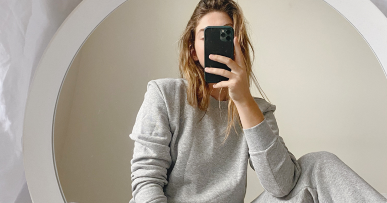 Hun har falt. Hun har reist seg. Hun er en Strong Girl.