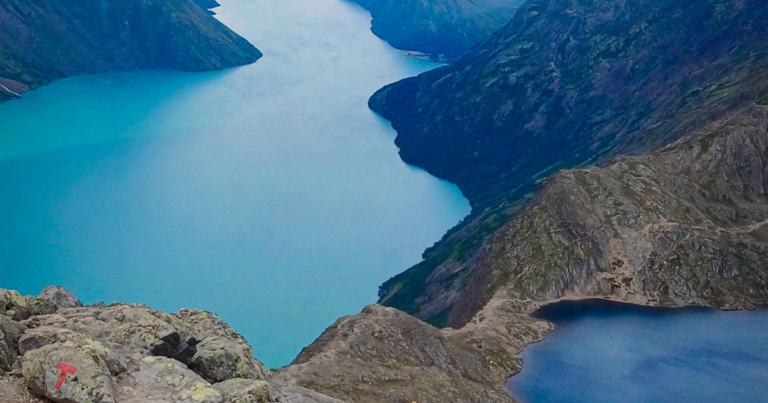 Den dagen jeg gikk Besseggen med høydeskrekk (og to små hunder)